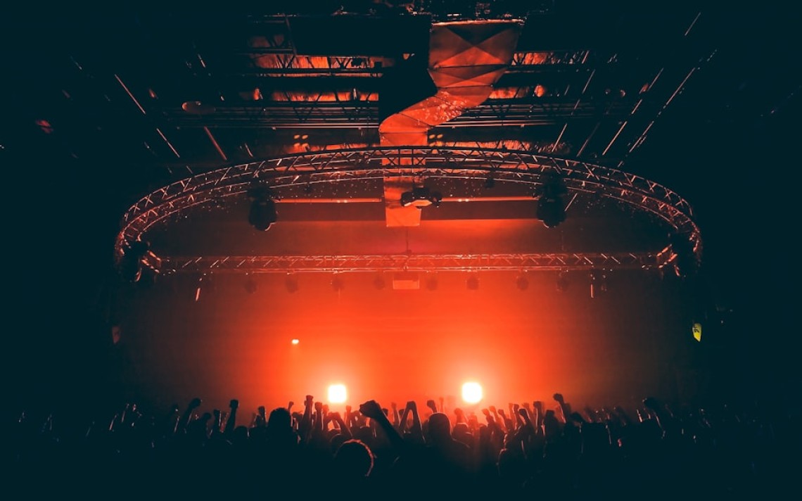 Cómo llenar la pista: marketing para vender más entradas de discoteca