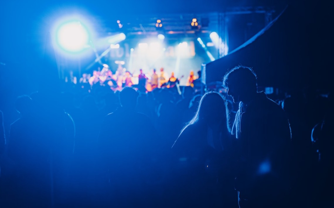 Gestionar cupones y descuentos en festivales emergentes desde el móvil